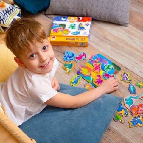 ZESTAW MAGNETYCZNY DINOZAURY Z TABLICĄ MAGNESY UKŁADANKA ROTER KAFER ZESTAW MAGNETYCZNY DINOZAURY Z TABLICĄ MAGNESY UKŁADANKA ROTER KAFER